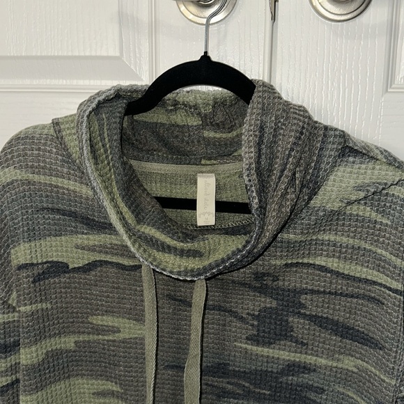 Altarid State mock neck camo shirt size medium - Picture 3 of 10